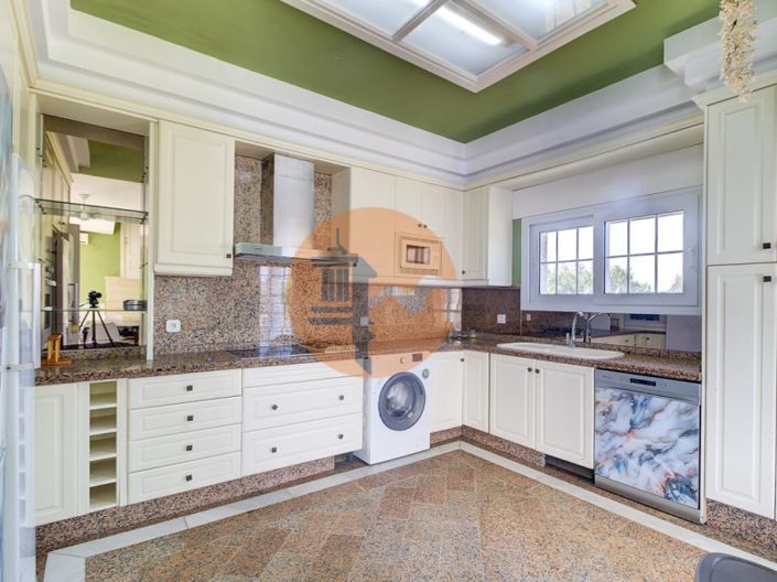 Image No.24-5 Bed House for sale