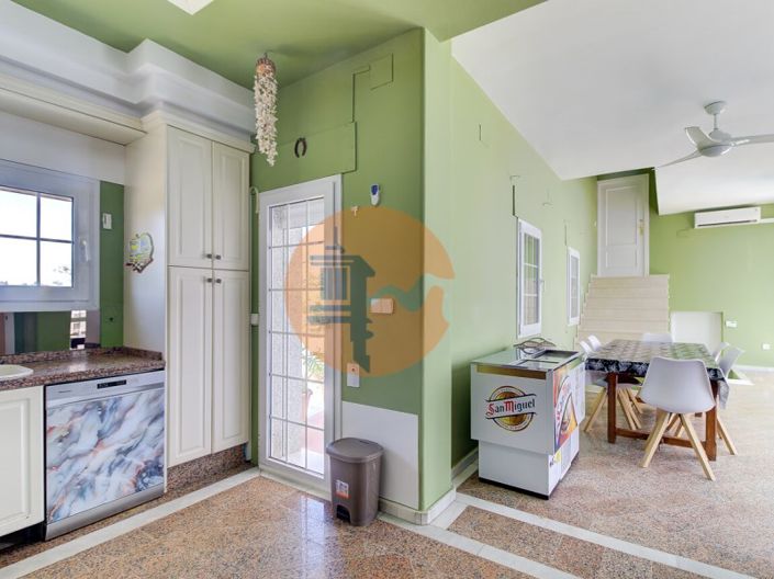 Image No.25-5 Bed House for sale