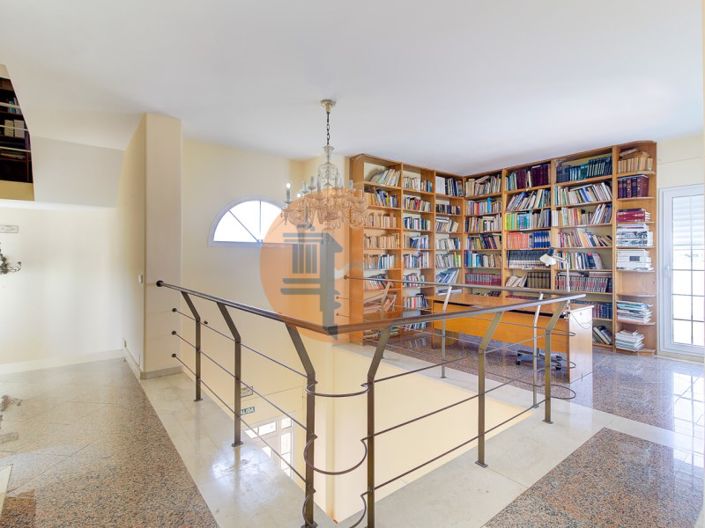 Image No.32-5 Bed House for sale