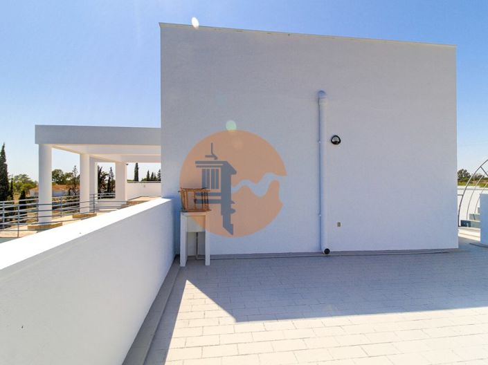 Image No.43-5 Bed House for sale