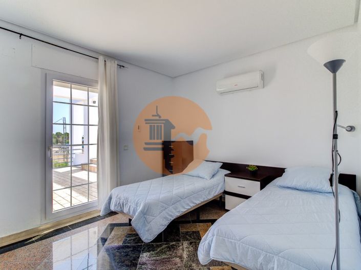 Image No.50-5 Bed House for sale