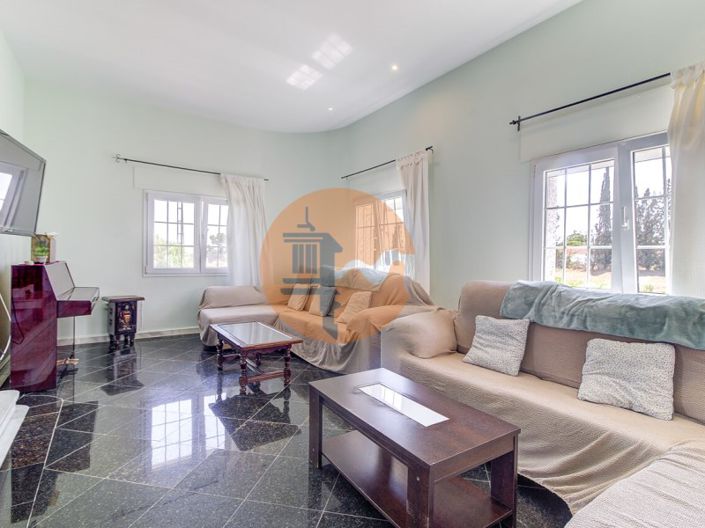 Image No.8-5 Bed House for sale