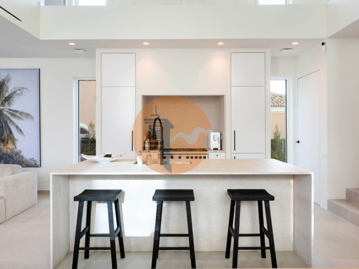 Image No.11-3 Bed House for sale