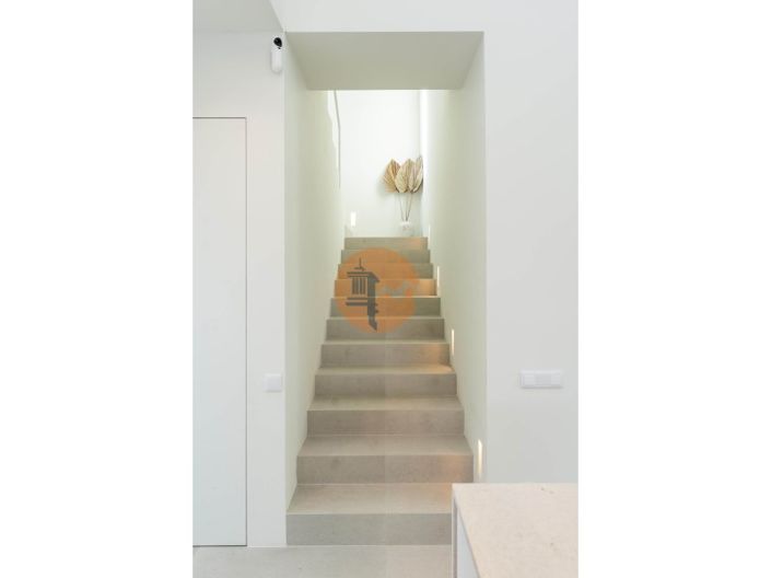 Image No.15-3 Bed House for sale