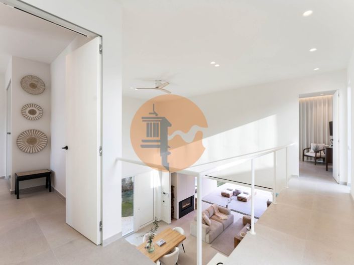 Image No.19-3 Bed House for sale