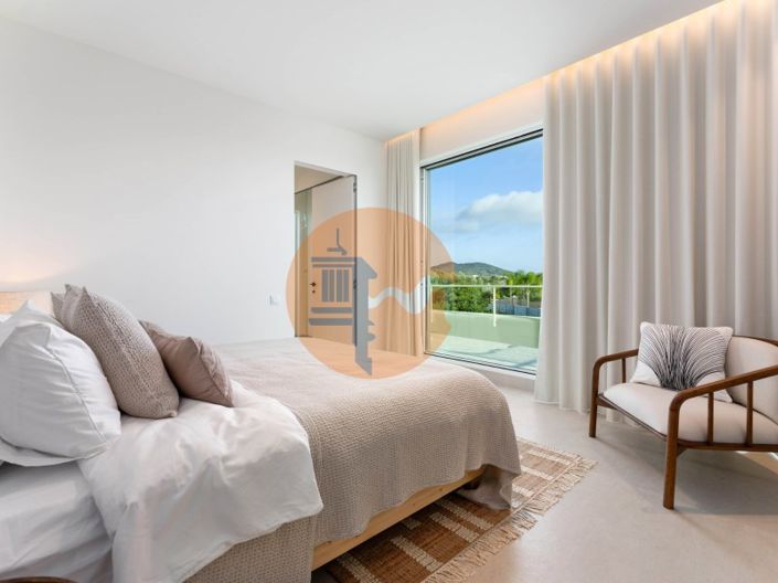 Image No.20-3 Bed House for sale