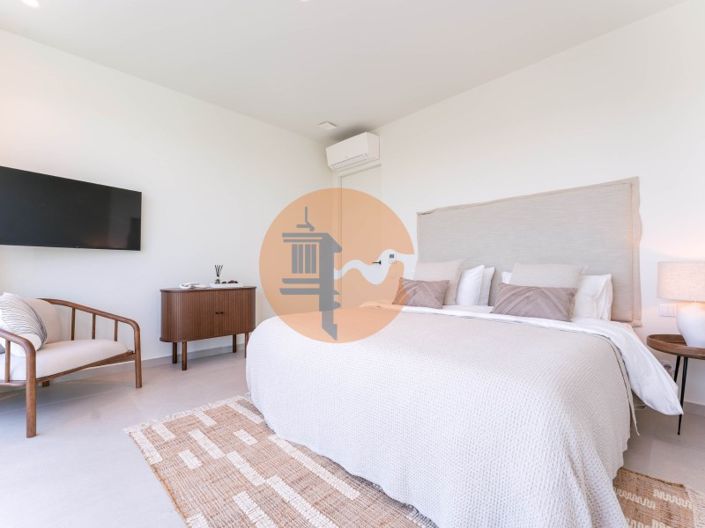 Image No.21-3 Bed House for sale