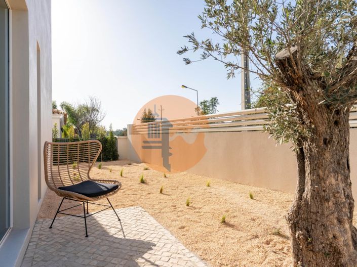 Image No.28-3 Bed House for sale