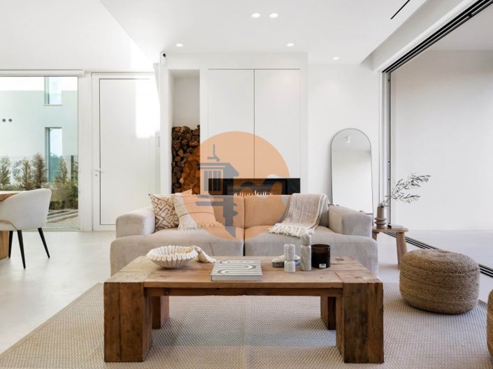 Image No.9-3 Bed House for sale