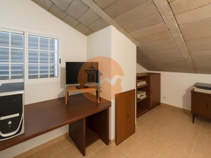 Image No.11-3 Bed House for sale