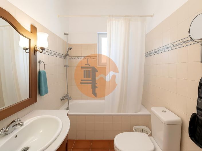 Image No.8-3 Bed House for sale