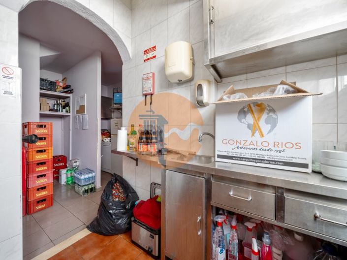 Image No.20-Bar for sale