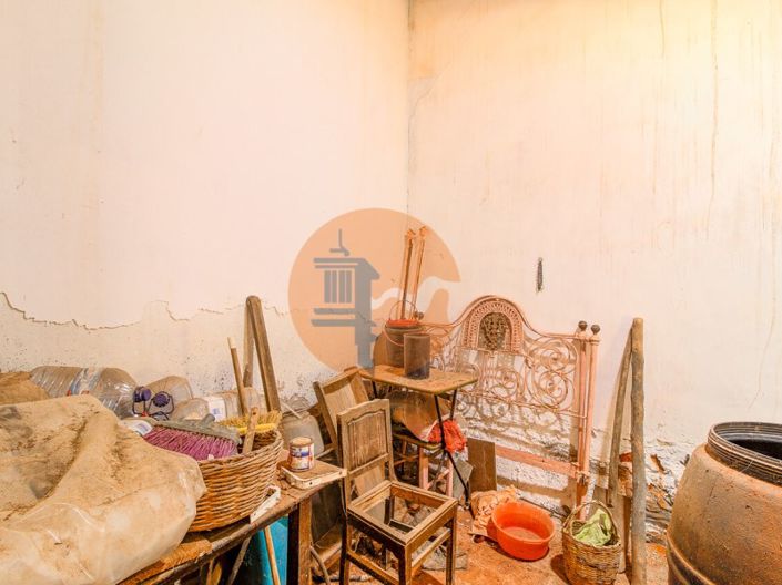 Image No.19-3 Bed Farmhouse for sale