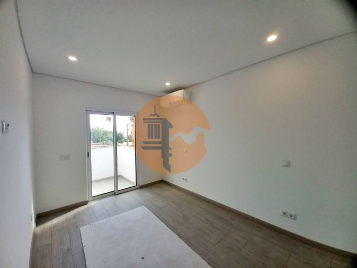 Image No.11-3 Bed Apartment for sale