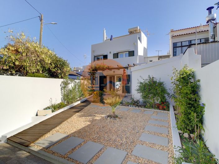 Image No.1-2 Bed House for sale