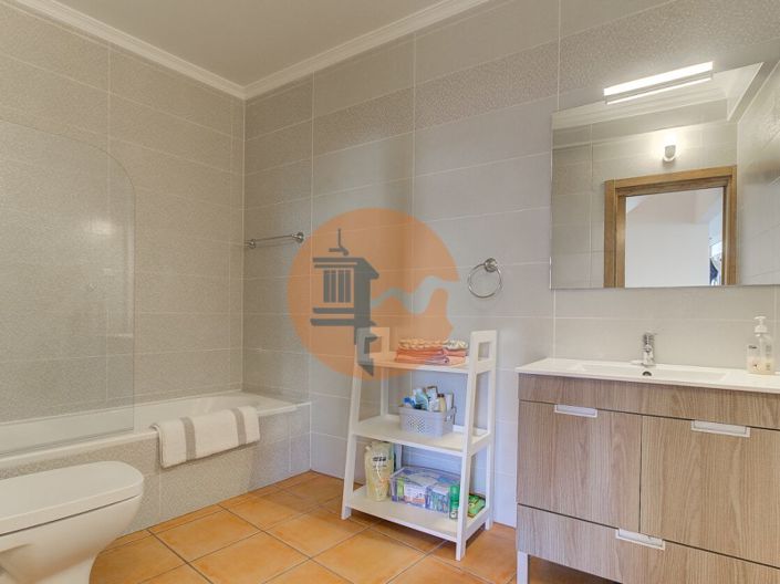 Image No.10-2 Bed House for sale