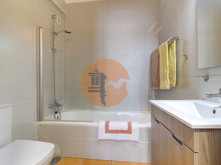 Image No.14-2 Bed House for sale