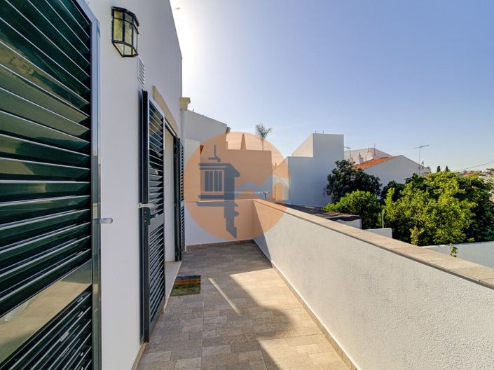 Image No.18-2 Bed House for sale