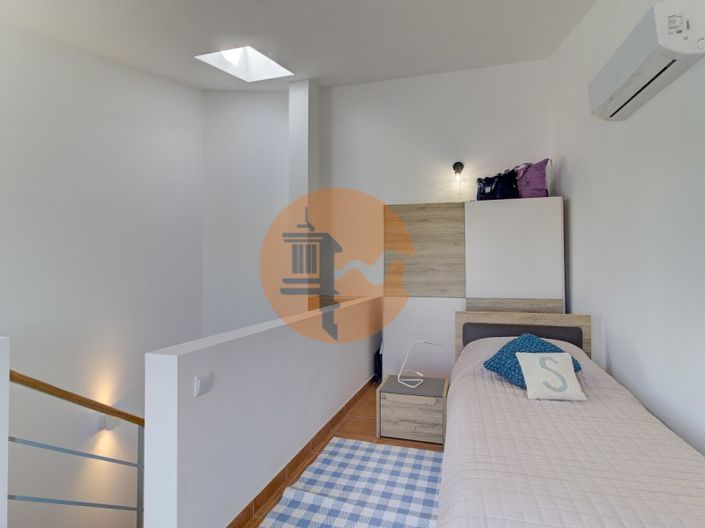 Image No.21-2 Bed House for sale