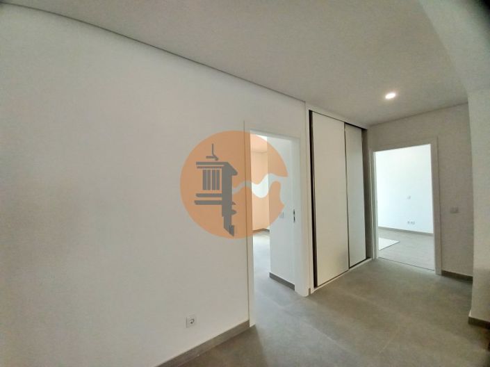 Image No.10-3 Bed Apartment for sale