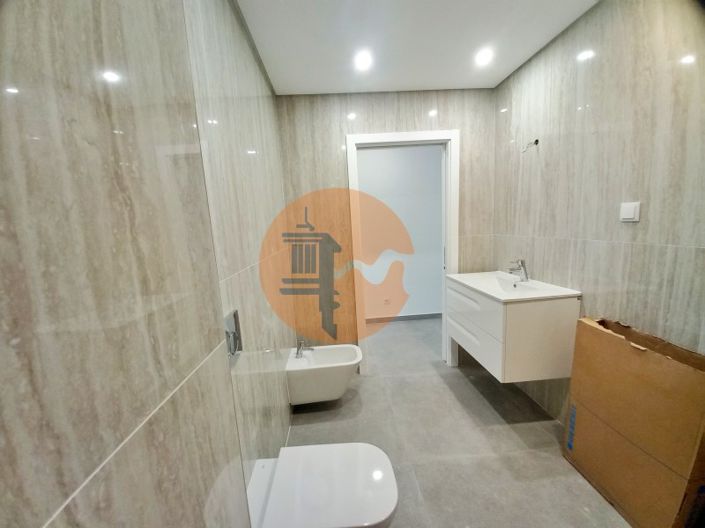 Image No.17-3 Bed Apartment for sale