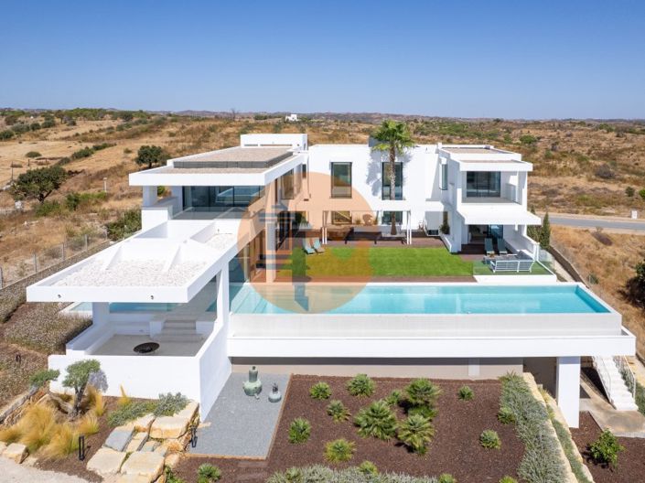 Image No.10-5 Bed House for sale