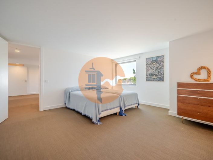 Image No.19-5 Bed House for sale