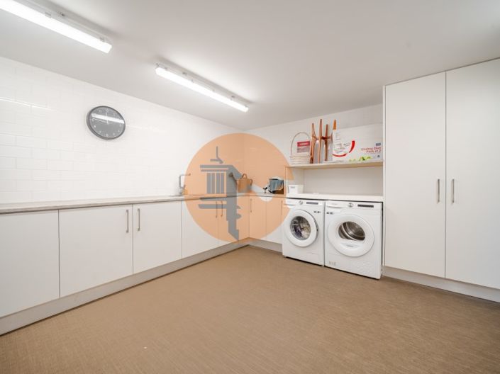 Image No.27-5 Bed House for sale