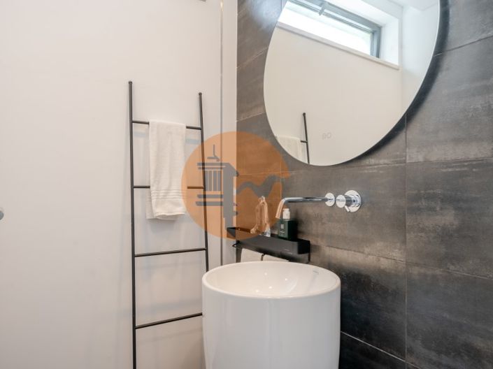 Image No.37-5 Bed House for sale