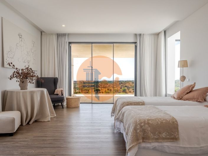 Image No.52-5 Bed House for sale