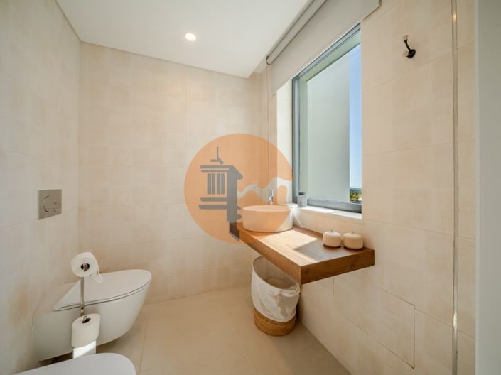 Image No.57-5 Bed House for sale