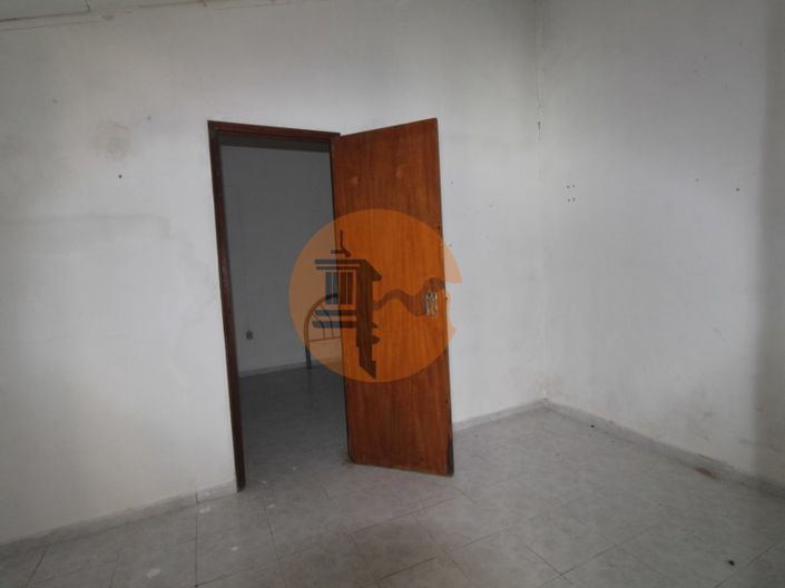 Image No.18-3 Bed House for sale