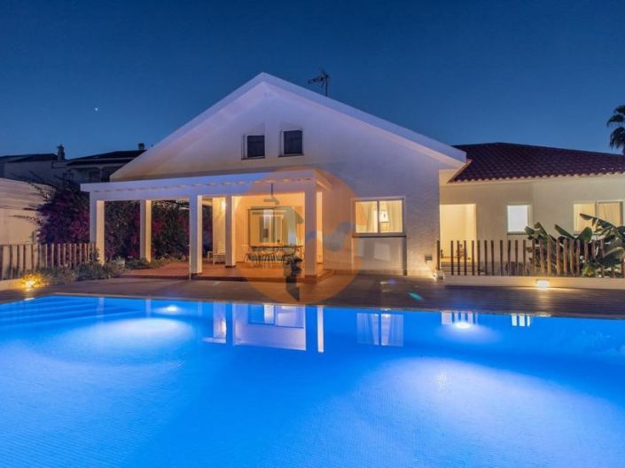 Image No.1-5 Bed House for sale