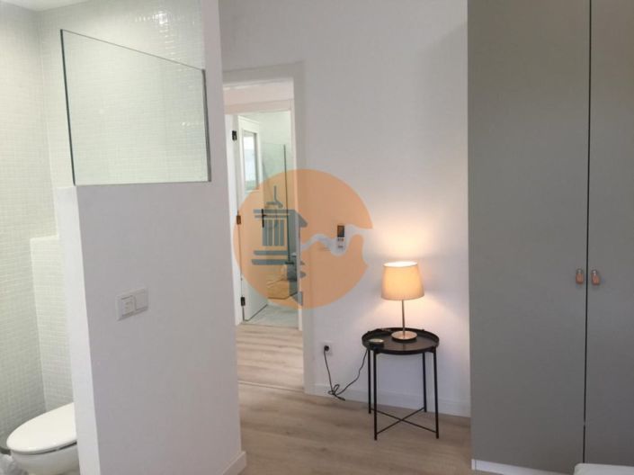 Image No.7-5 Bed House for sale