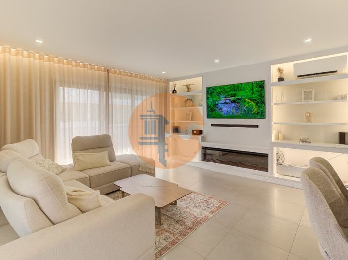 Image No.10-3 Bed Apartment for sale