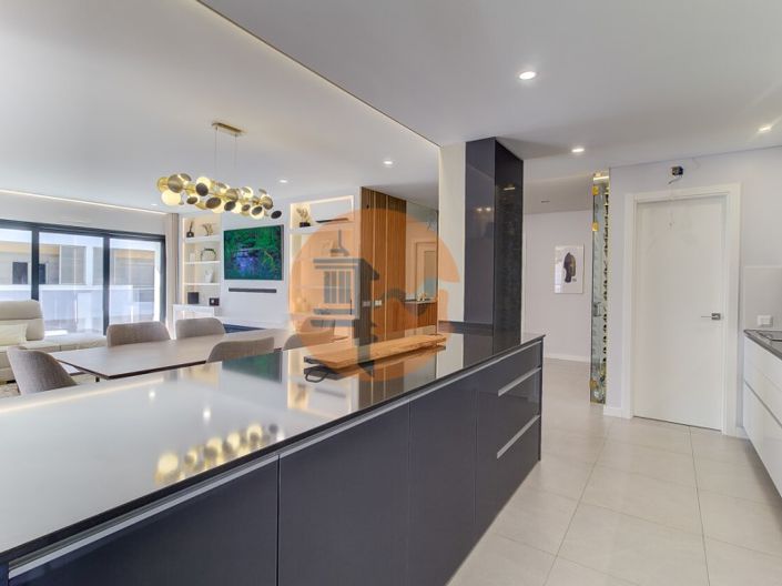 Image No.1-3 Bed Apartment for sale