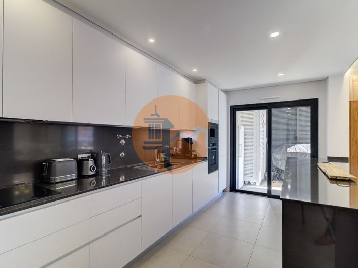 Image No.18-3 Bed Apartment for sale