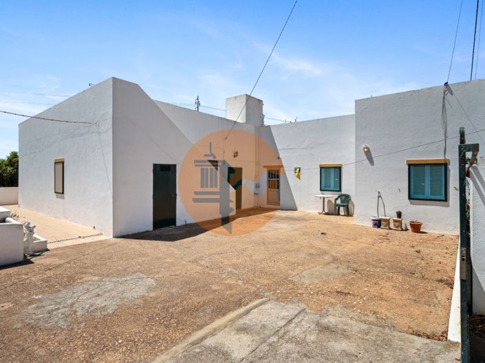 Image No.1-4 Bed Farmhouse for sale