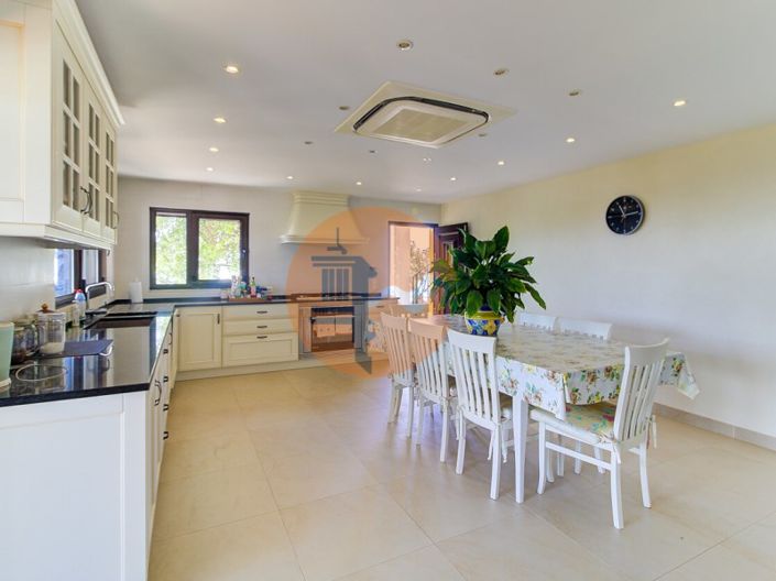 Image No.25-4 Bed House for sale