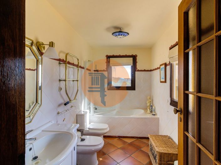 Image No.44-4 Bed House for sale