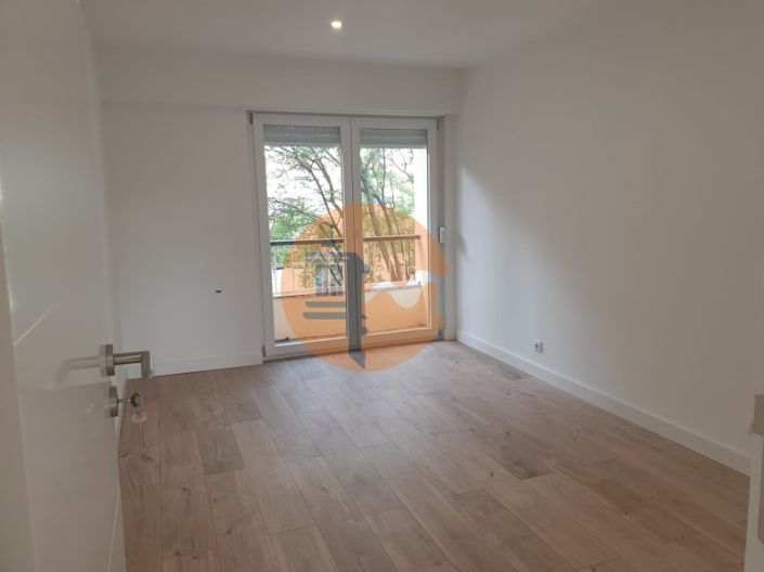 Image No.13-3 Bed Apartment for sale