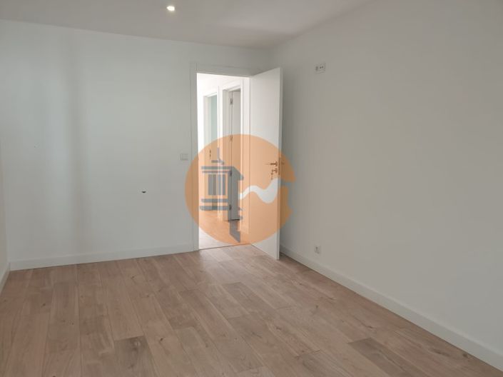 Image No.17-3 Bed Apartment for sale