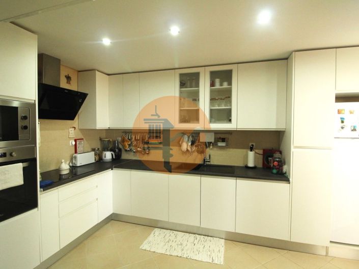 Image No.10-3 Bed House for sale