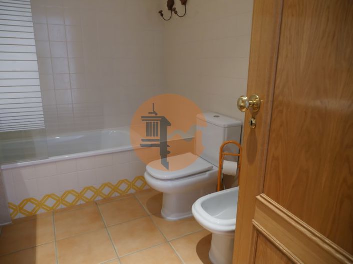 Image No.18-3 Bed House for sale