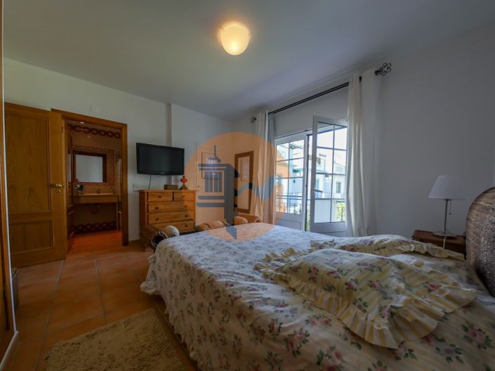 Image No.44-3 Bed House for sale