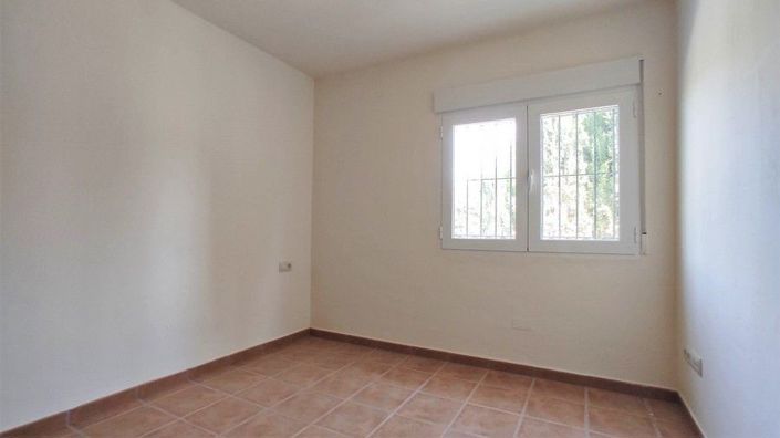 Image No.1-3 Bed House for sale