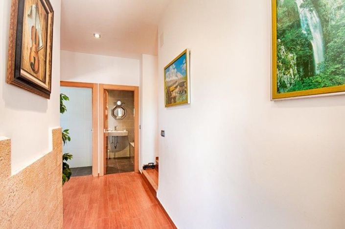 Image No.14-4 Bed Property for sale