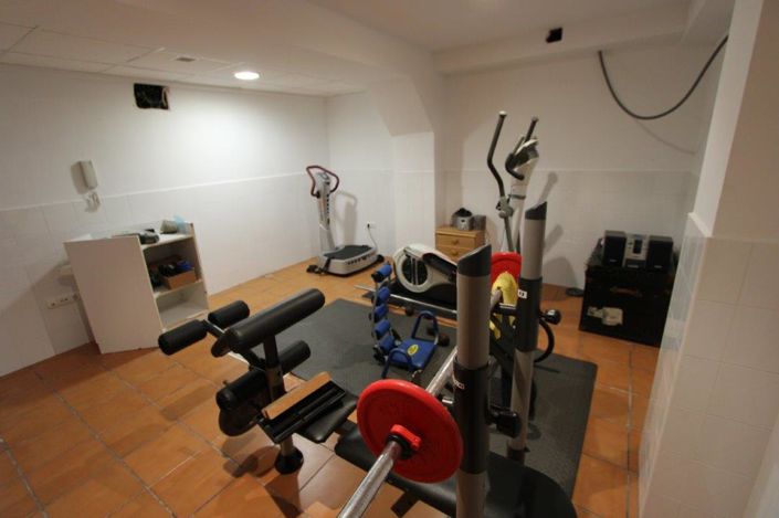 Image No.12-7 Bed Townhouse for sale