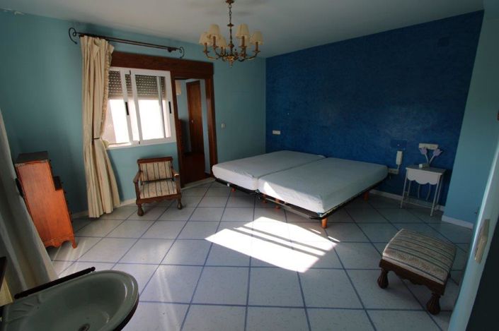 Image No.18-7 Bed Townhouse for sale