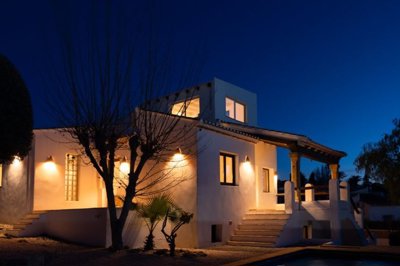 4 Bed Villa for sale